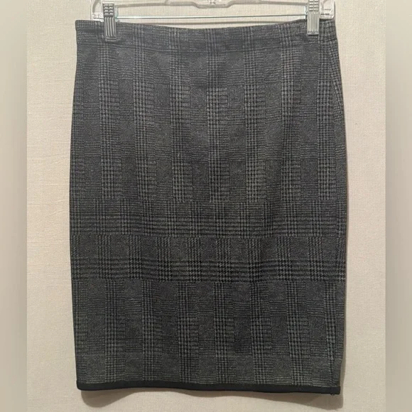 Max Studio Above the Knee Gray Plaid Skirt Size Medium - Picture 4 of 4